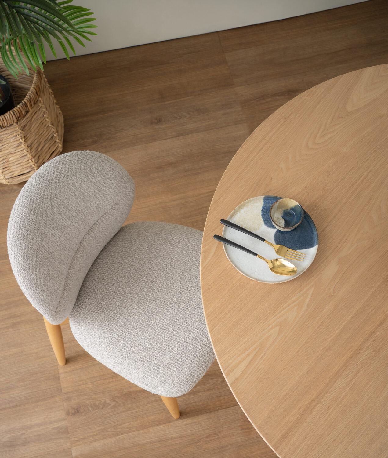 144104_s4 Zoli Ø120cm Round Dining Table