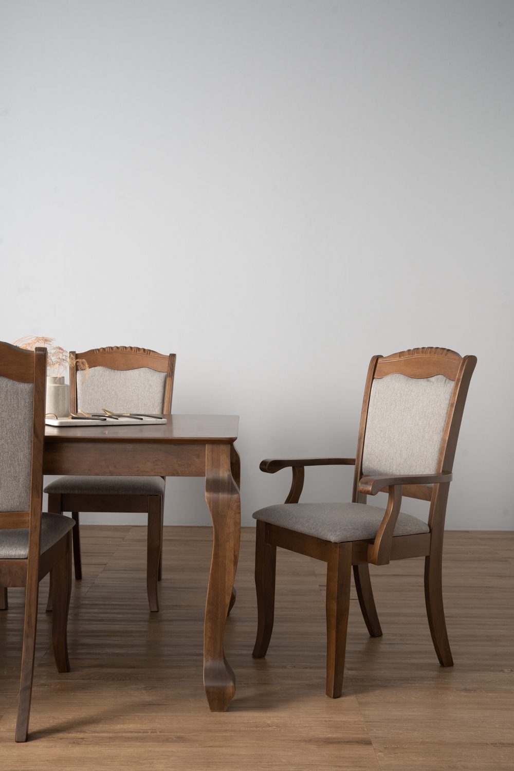 241373_s1 Lotum Arm Chair