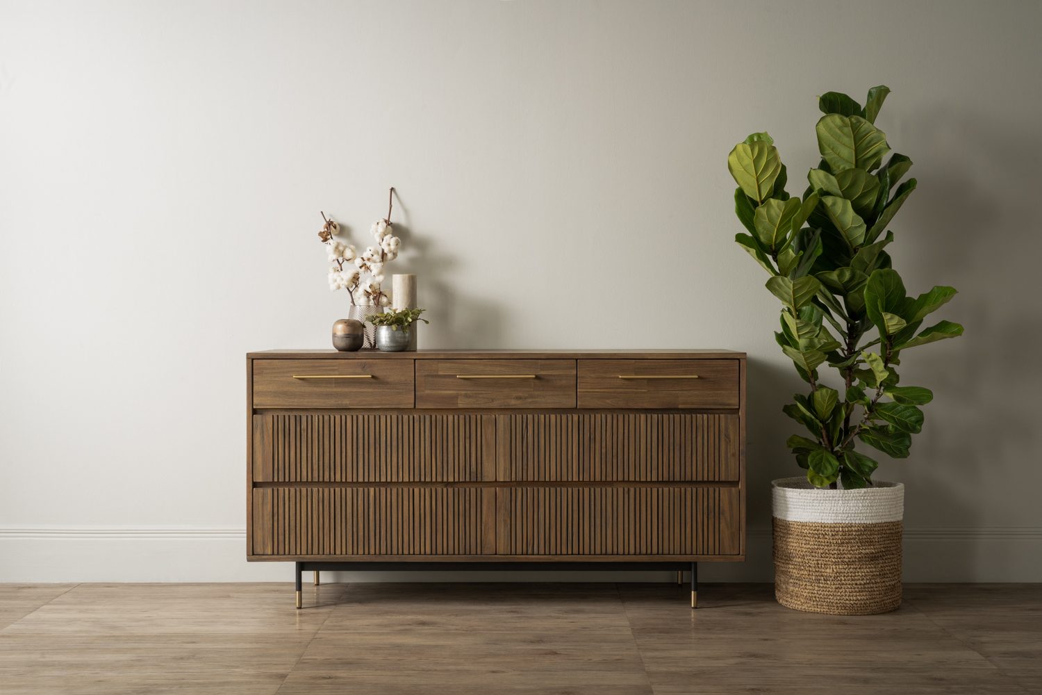 355021_s1 Hamilton 1.55m Dresser