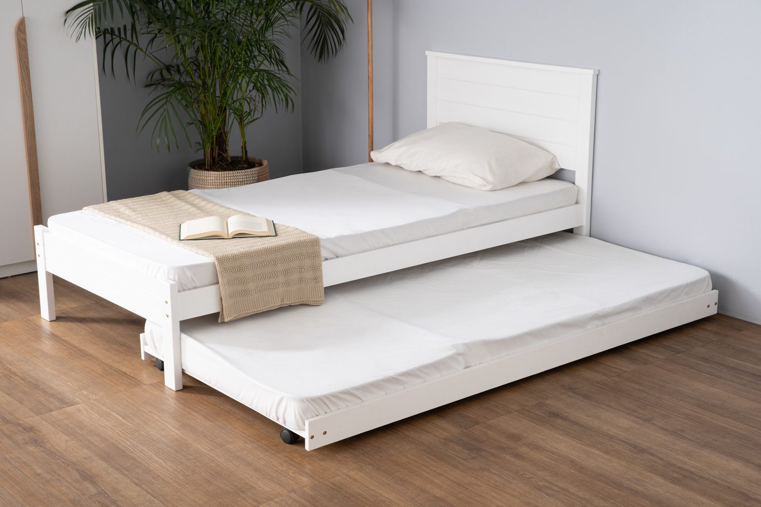 653017_s3 Pull Out Bed With 1900mm Side Rail