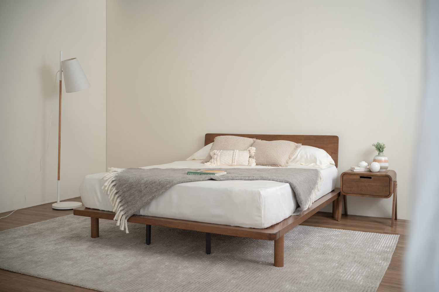 655142_s1 Platt Queen Bed With 1900mm Bed Panel